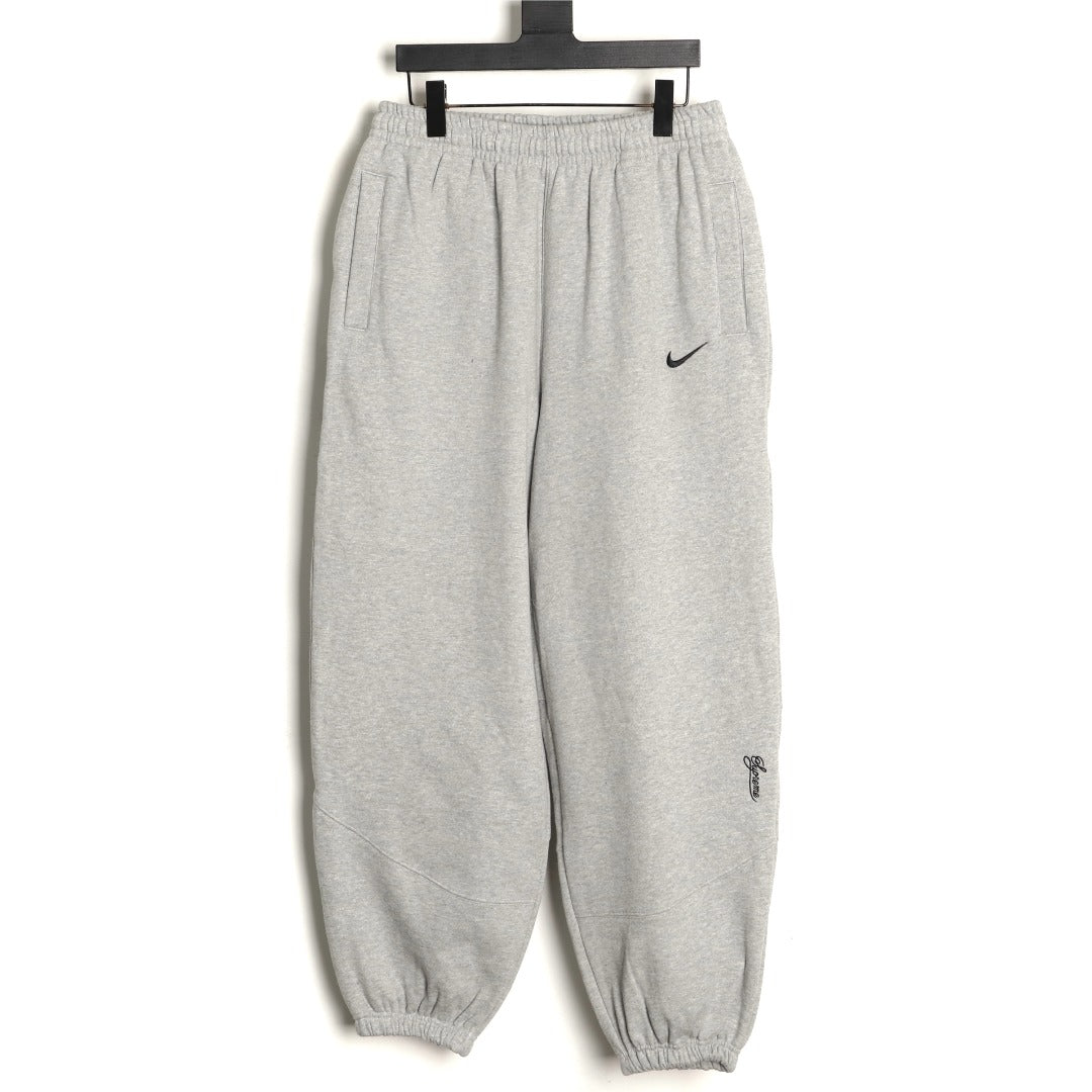 Nike x Supreme 25FW Fleece Pants – Heather Gray - front view